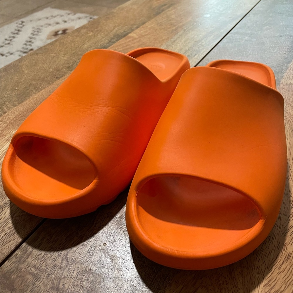 Yeezy Enflame Orange Slides size 11.5